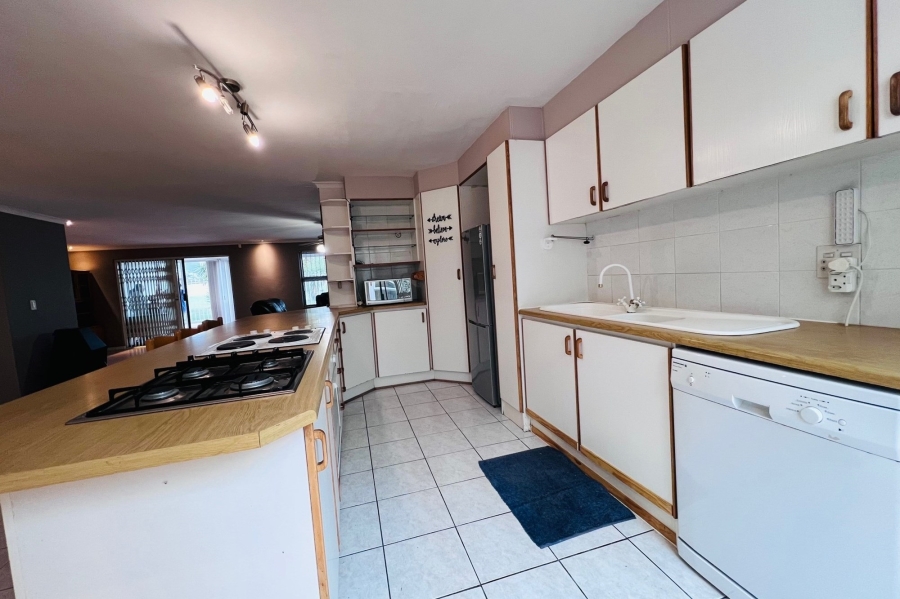 To Let 4 Bedroom Property for Rent in Parow Golf Course Western Cape